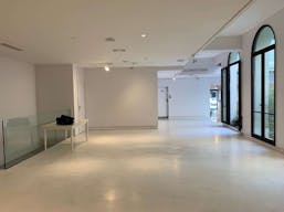 400m2 Showroom - Image 7