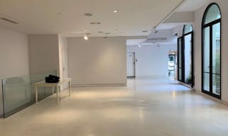 400m2 Showroom - Image 7