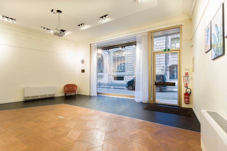 Chic Boutique in Toulouse - Image 3