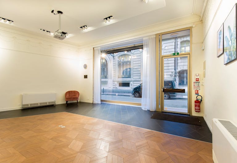 Chic Boutique in Toulouse - Image 3