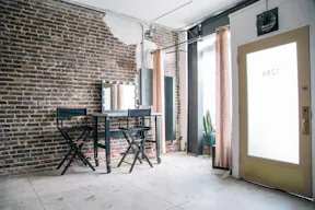Echo Park Retail Space with High Street Visibility and Photo Studio - Image 3