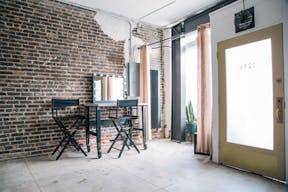 Echo Park Retail Space with High Street Visibility and Photo Studio - Image 3