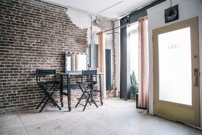 Echo Park Retail Space with High Street Visibility and Photo Studio - Image 3