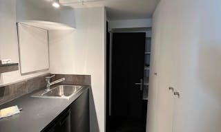 Recently renovated shop in prime 1st arr location in Paris - Image 6