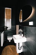 Studio Stellar, a versatile sunlit space. - Image 7