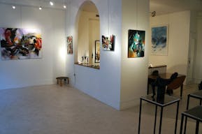 Sophisticated Gallery near Le Bon March� - Image 6