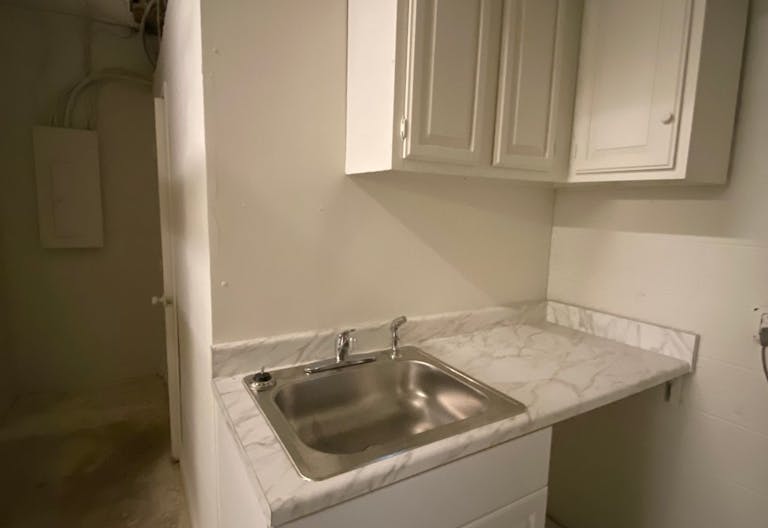 Office Space/Storage Bay for Lease - Image 4