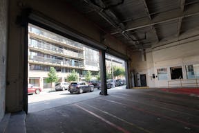 Spacious Warehouse in Brooklyn - Image 10