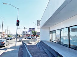 Beautiful Open Store in West Hollywood - Image 21