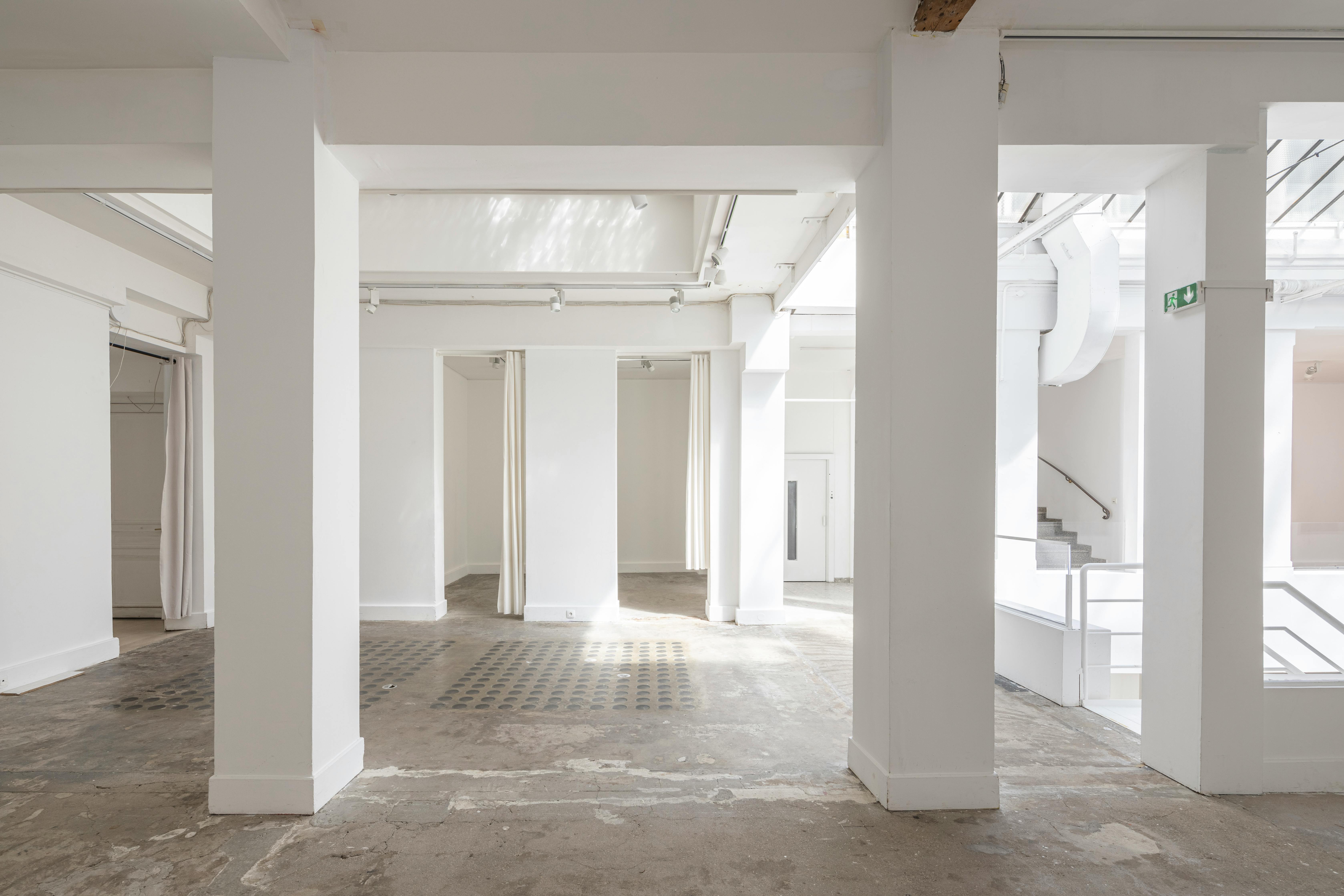 Spacious Industrial Showroom on Rue de Turenne, Paris