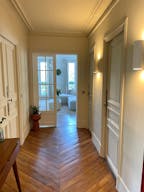 Bel appartement Haussmanien, alliant modernit� et cachet de l'ancien - Image 10