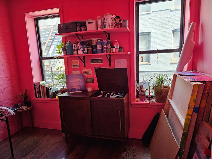 Bright pink and playful art studio with (or without!) work table/chair - Image 4
