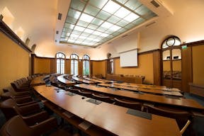 Unique Space in the Heart of 8th District - Image 7