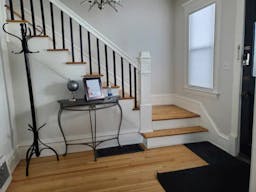 Charming 3 Bedroom Home, Close to U of M/Downtown/Dinkytown ~ Great Deck!! - Image 8