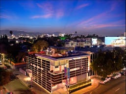 Beautiful Rooftop Venue - Image 8