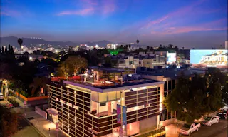 Beautiful Rooftop Venue - Image 8
