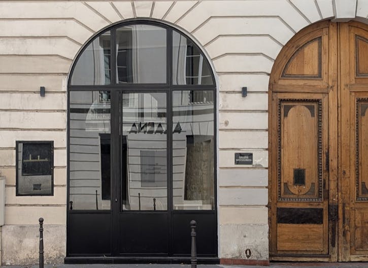 Gallery Atelier Showroom & Boutique • Pretty Chic Versatile Design • Rue Meslay - Haut Marais - Image 1