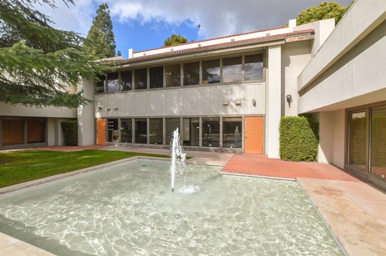 Clean Office Space - Image 0