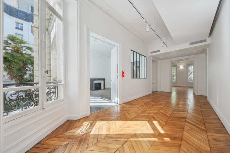 Beautiful Haussmannien Showroom Fashion Week - Image 1