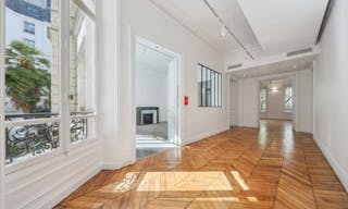 Beautiful Haussmannien Showroom Fashion Week - Image 1