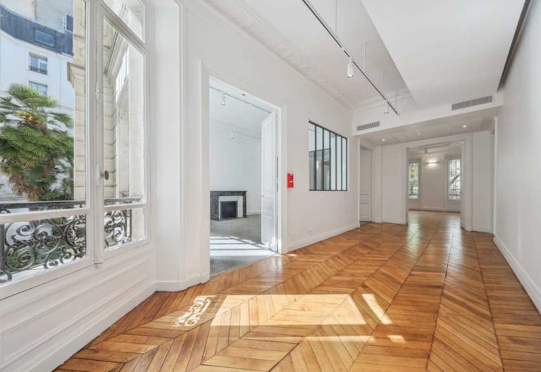 Beautiful Haussmannien Showroom Fashion Week - Image 1