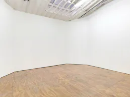 Sleek Storefront Gallery & Event Space in Prime Tribeca Art District - Image 4
