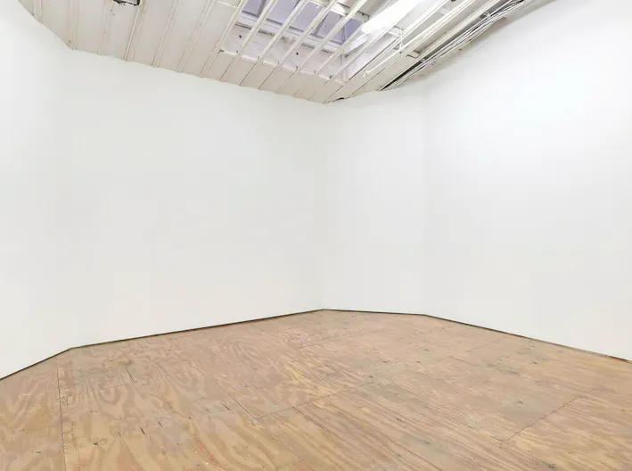 Sleek Storefront Gallery & Event Space in Prime Tribeca Art District - Image 4