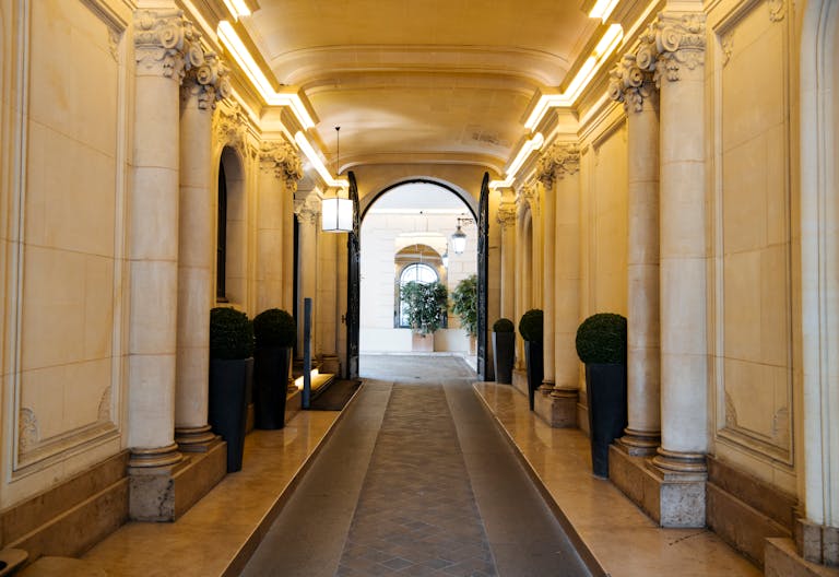 Arcane Palace / Espace de réception moderne et élégant - Image 1