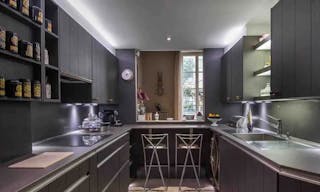 Magnificent Apartment in an 18th-Century Mansion - Image 8