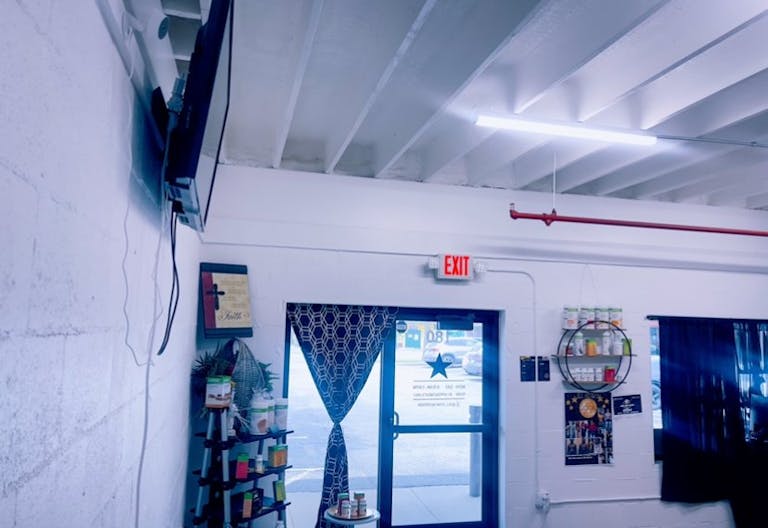 STORE FRONT FOR SALE ALL PRODUCT & EQUIPMENT WILL STAY! - Image 1