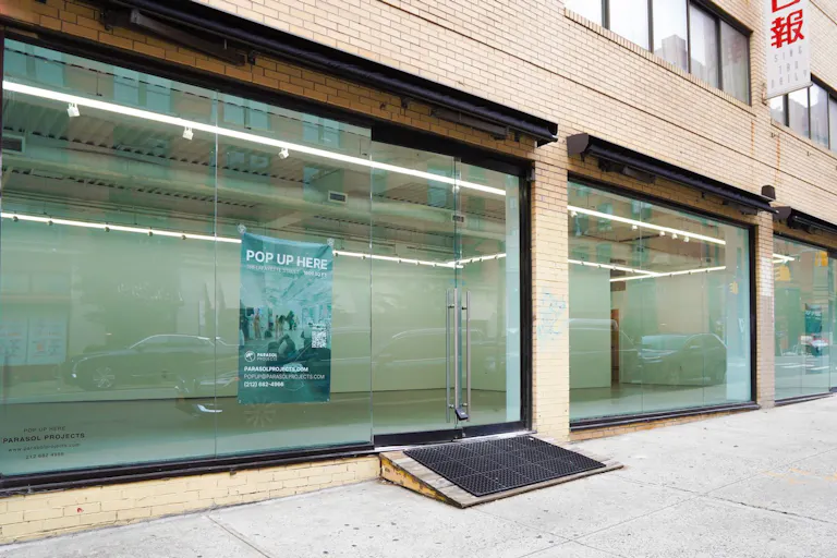 Wide-Frontage Retail Floor in SoHo, New York - Image 2