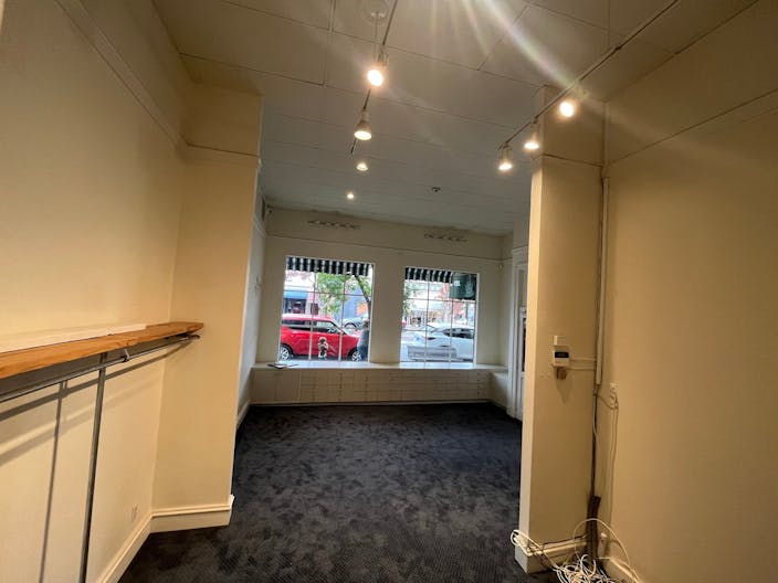 St. Helena Main Street Pop Up location in the heart of the Napa Valley. PRIME LOCATION - Image 4