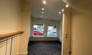 St. Helena Main Street Pop Up location in the heart of the Napa Valley. PRIME LOCATION - Image 4