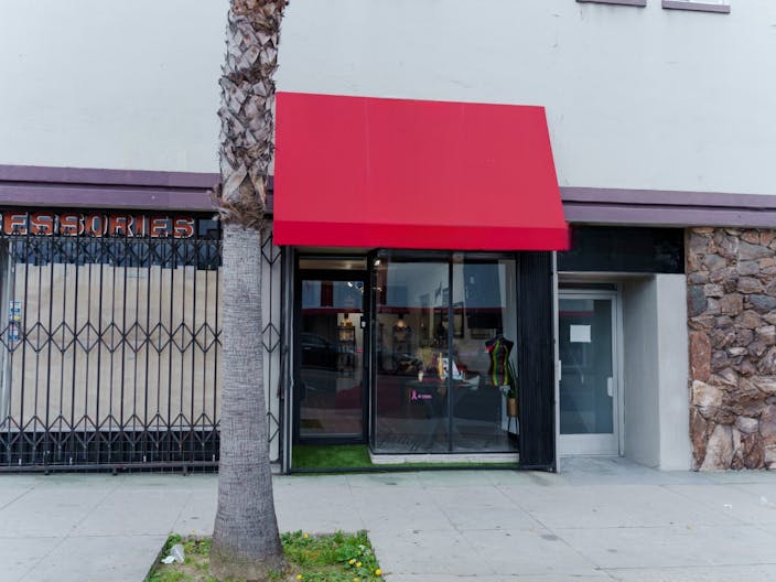 Intimate Boutique - perfect for pop-up store - Image 2