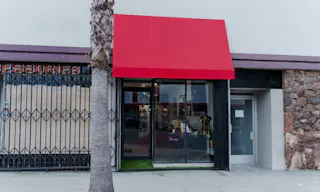 Intimate Boutique - perfect for pop-up store - Image 2