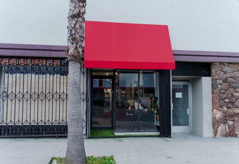 Intimate Boutique - perfect for pop-up store - Image 2