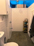 Colorful Spacious Garden Apartment - Image 20