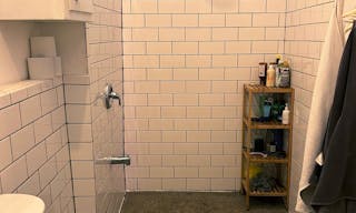 Colorful Spacious Garden Apartment - Image 20