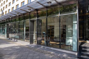 Elegant Retail Space at Historic Hotel Bristol - Image 45