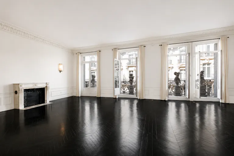 Chic Parisian Apartment – Fashion Showroom, Paris Champs-Élysées - Image 2