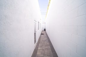 Melrose Fairfax District Minimalist Daylight Photo Video Pop-Up Studio Space with Modern Minimalist Furnishings and Backdrops - Image 6