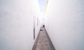 Melrose Fairfax District Minimalist Daylight Photo Video Pop-Up Studio Space with Modern Minimalist Furnishings and Backdrops - Image 6