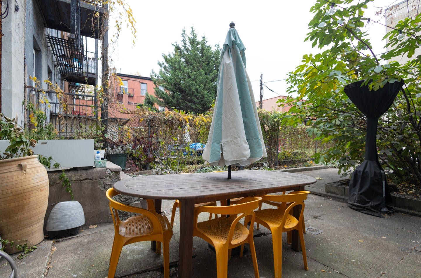 Colorful Spacious Garden Apartment in Red Hook, Brooklyn