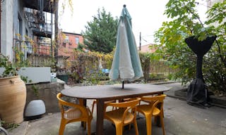 Colorful Spacious Garden Apartment - Image 22