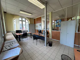 Décor/Lieu de tournage: Commissariat - Image 16