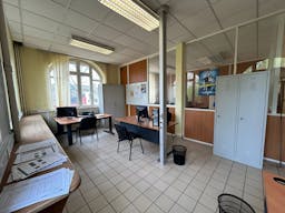 D�cor/Lieu de tournage: Commissariat - Image 16