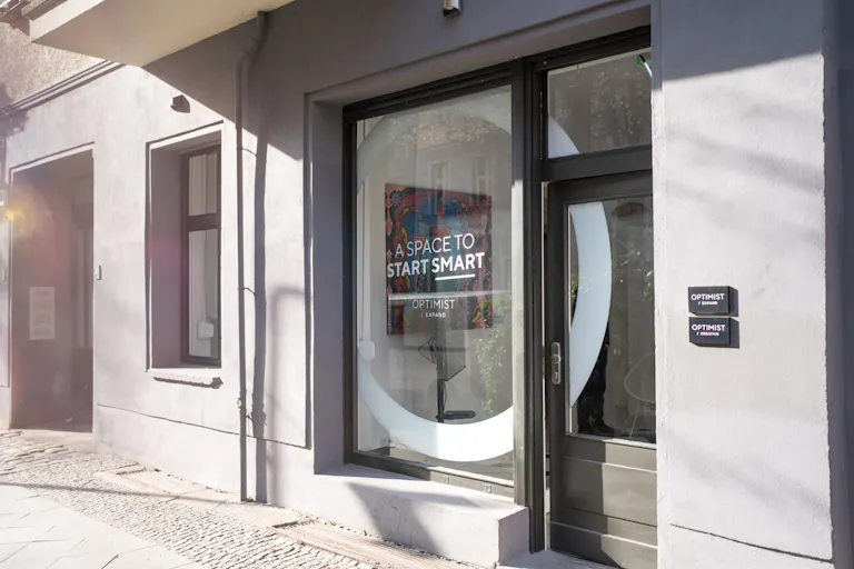 Sunny and bright multi-use space at Helmoltzplatz - Image 3