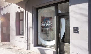 Sunny and bright multi-use space at Helmoltzplatz - Image 3