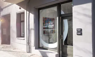Sunny and bright multi-use space at Helmoltzplatz - Image 3