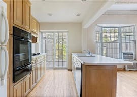 Luxurious 6 bedroom mansion - Image 1